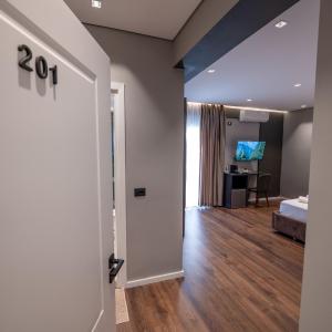 Deluxe Double Room with Side Sea View