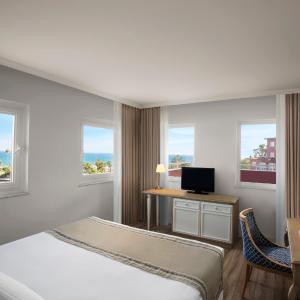 Junior Suite (3 Adults + 1 Child)
