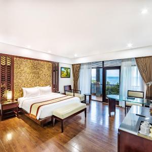 Deluxe Double Room with Balcony and Sea View