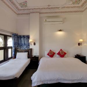 Family Room with Lake View:  Early Check-In upto 2 hours (subject to availability), Complimentary Welcome Drink on arrival, 10% off on Food & Beverages at F&B outlets