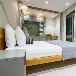 Suite with Hot Tub