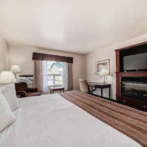 Deluxe King Room - Non-Smoking
