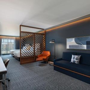Queen Room with Two Queen Beds, Bathtub and Sofa Bed - Mobility Access