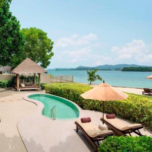 One-Bedroom Beachfront Villa with Sofa Bed and Private Pool