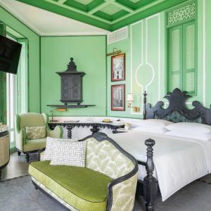 Deluxe Emerald Bay Room, 1 King Bed, Ocean View, Balcony
