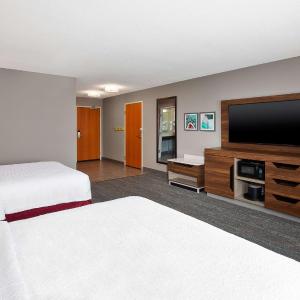 Queen Room with Two Queen Beds - Mobility Access/Non-Smoking