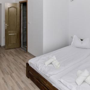 Deluxe Room (2 Adults + 1 Child)