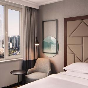 Executive Twin Room with Panoramic City View - Lounge Access