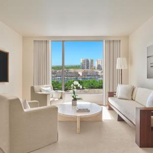 One-Bedroom King Suite