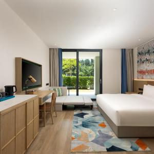 King Room with Side Sea View - Non-Smoking