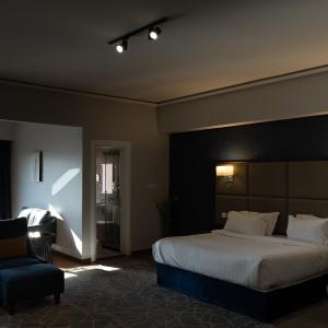 Deluxe Room (2 Adults + 1 Child)