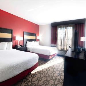 Queen Room with Two Queen Beds - Mobility Access