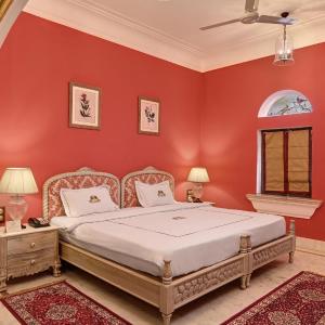 King Room: 15% off on Food, 10 % off on Laundry Service