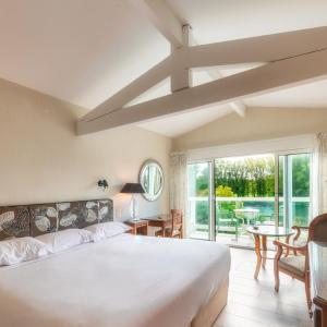 Deluxe Double Room with Balcony and River View