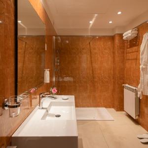 Junior Suite with Window