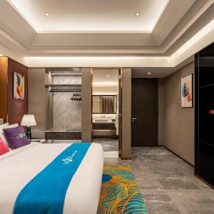 Imperial Pool Suite