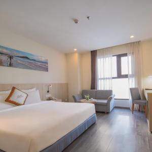 Deluxe Double or Twin Room with City View