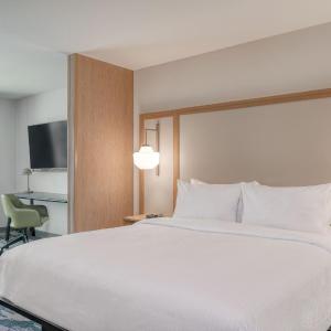 King Suite with Bathtub and Sofa Bed - Mobility Access/Hearing Accessible