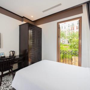 Twin Room with View