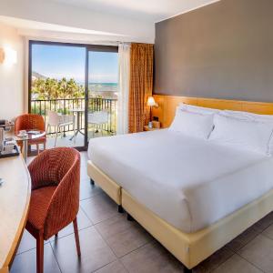 Classic Double Room with Partial Sea View