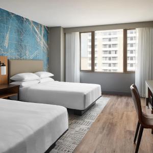 Queen Room with Two Queen Beds - Club Lounge Access