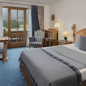 Superior Queen Room with Balcony and Lake View