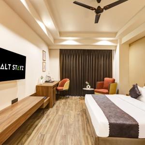 Deluxe Suite with Balcony