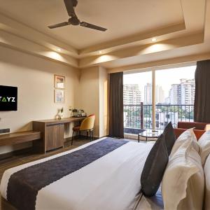 Superior Suite Balcony with City View