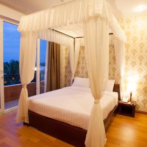 Superior Double Room with Balcony