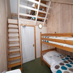 Family Room (2 Adults + 3 Children)