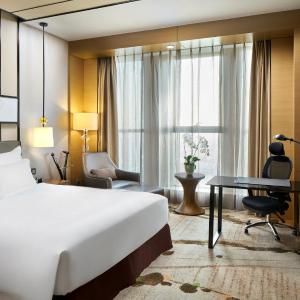 Premium King Room with Round Tub