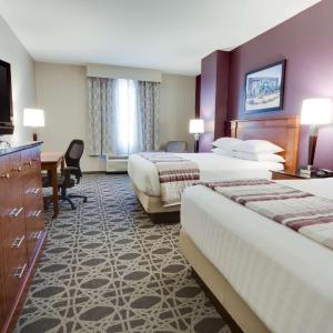Deluxe Queen Room with Two Queen Beds - High Floor
