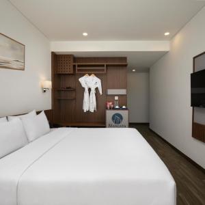 Suite Oceanfront with Bathtub 