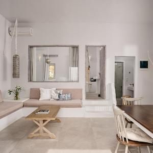 Poolfront One Bedroom Suite with Sea View