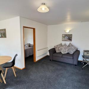 Two Bedroom Cottage with Spa Bath