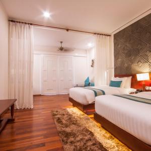 Landmark Twin Room