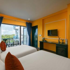 Deluxe Double or Twin Room with Pool View