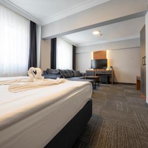 Queen Room with Spa Bath