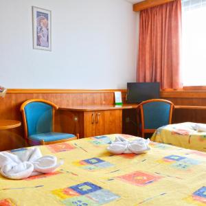 Double Room with Free Parking
