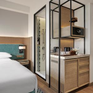 Premier King Room with Balcony and Golf View