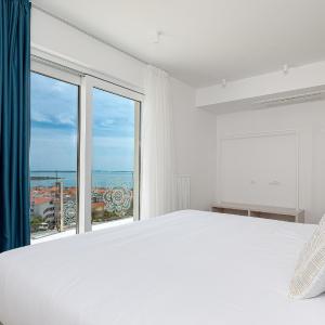 Panoramic Suite with Balcony, Sea View and Jacuzzi