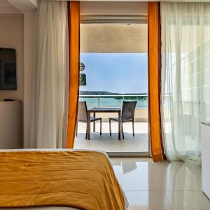 Luxury King Suite with Lagoon View