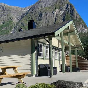 Three-Bedroom Cottage with Sauna