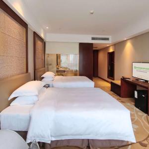 Deluxe Twin Room with Two Double Beds - Non-Smoking