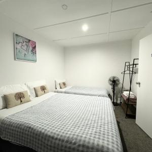 Twin Room with Shared Toilet