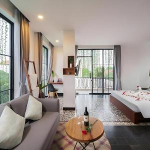 Junior Suite with Balcony