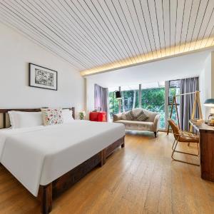 Queen Room with Garden View