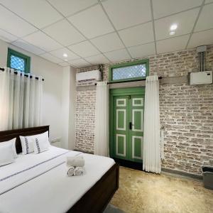 Deluxe Double Room with Free Airport Transfer