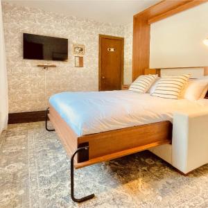 Standard Double Suite