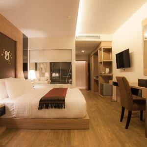 Deluxe Double Room with Bathtub